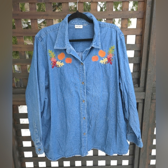 Vintage Tops - Vintage Fall Embroidered Button Up
